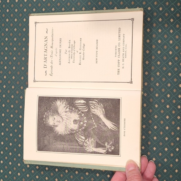 "D'Artagnan" a French Novel For Use In School - Picture 3 of 13